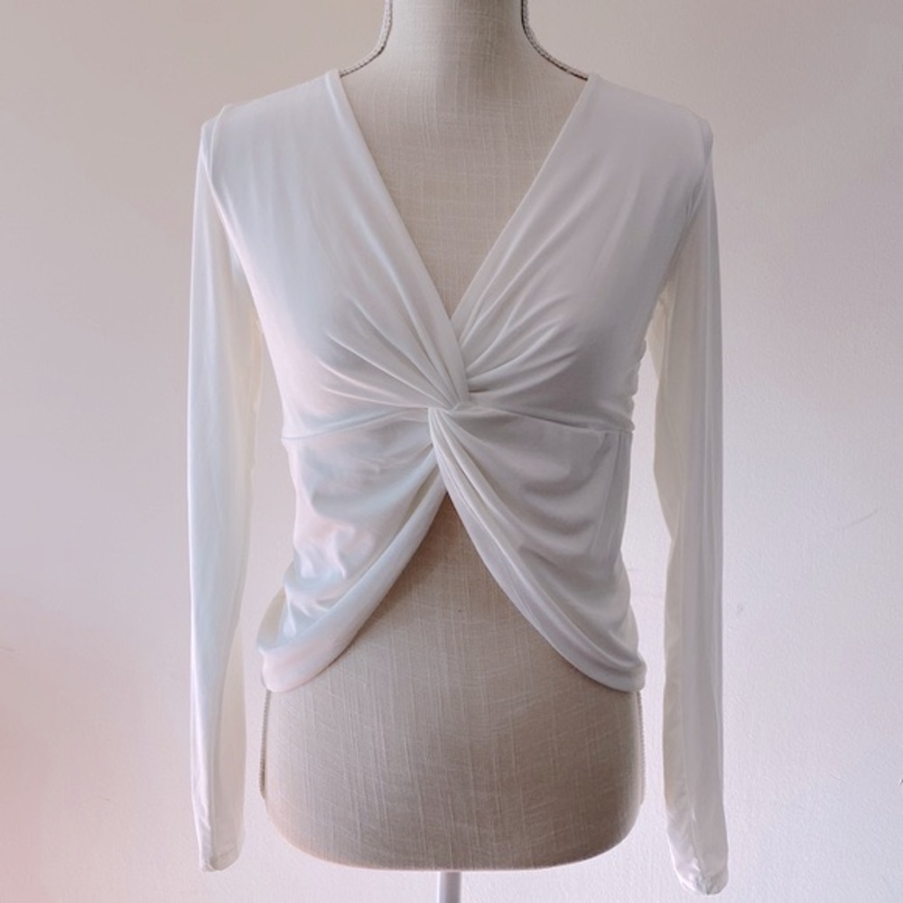 21 Saints junior white twisted front open stomach top, V neck long sleeve M